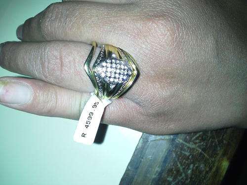 9ct Gold ring with cubic Zerconias