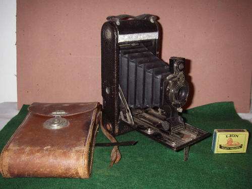 Vintage sought after Kodak camera very rare to obtain lots pics