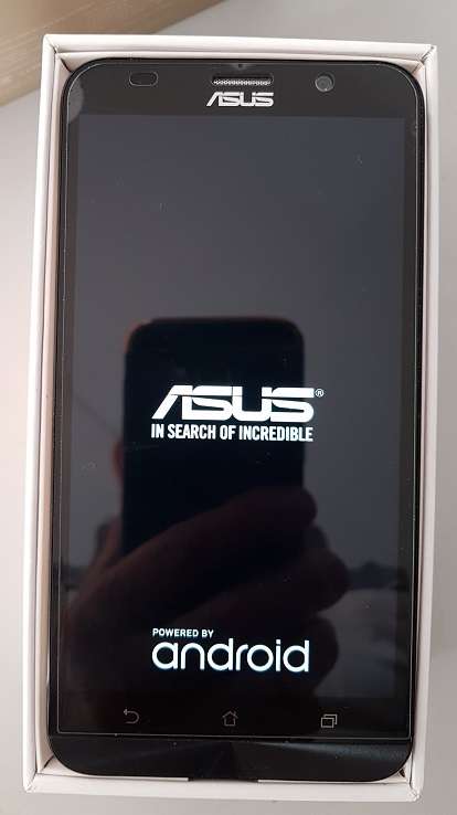 Almost NEW Asus Zenfone 2 (Dual SIM) Gold in colour 4GB x 16GB