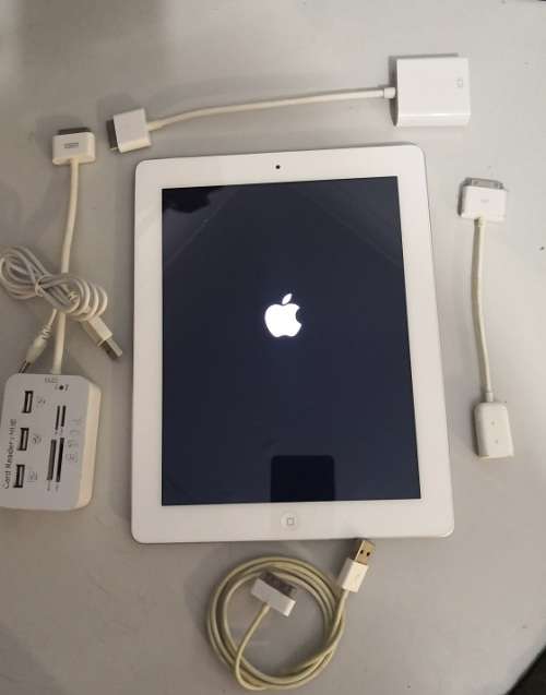 Apple iPad 2 in excellent condition with extras