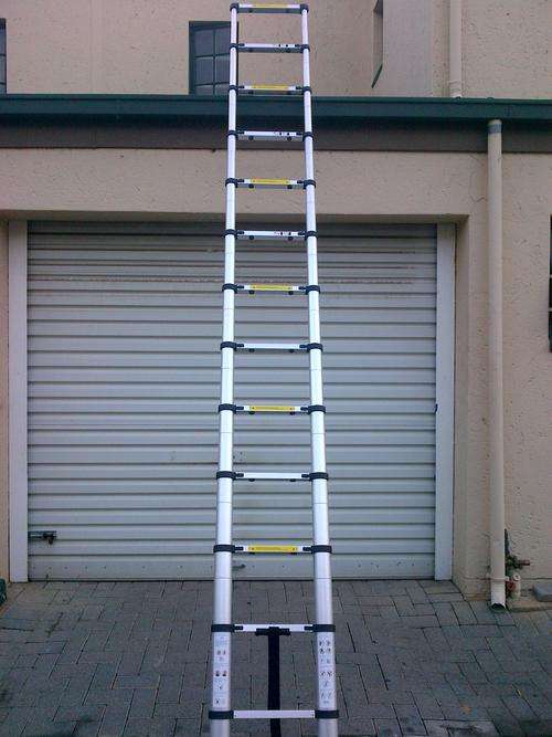TELESCOPIC LADDER