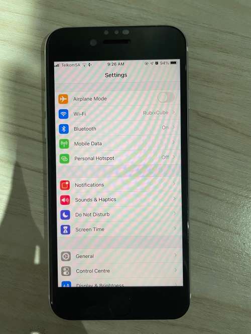 iPhone SE (2020) White 64 GB - Immaculate Condition