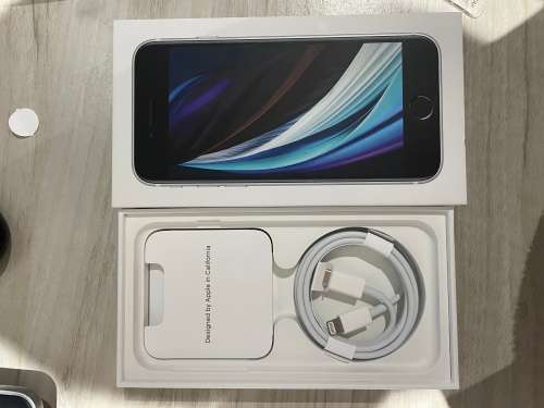 iPhone SE (2020) White 64 GB - Immaculate Condition