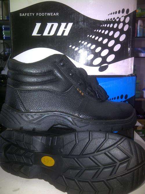 SAFETY BOOTS!!!!