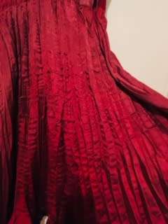Truworths Burgundy V-neck sleeveless mini dress  Pleated look Size: 30/32