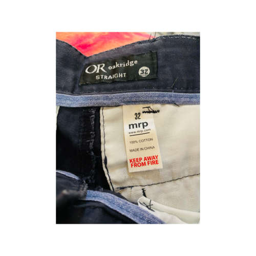 Men`s navy chino Size: 32