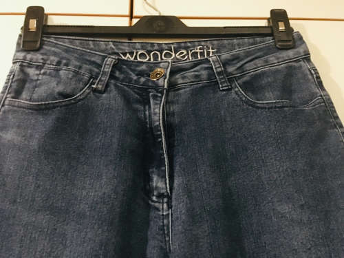 Milady's Wonder fit Jeans Size: 34/36