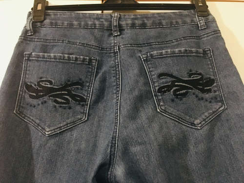 Milady's Wonder fit Jeans Size: 34/36