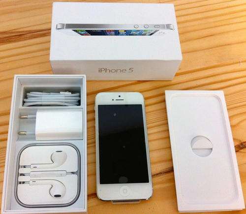 White Apple iPhone 5 with 64 GB in Cape Town!