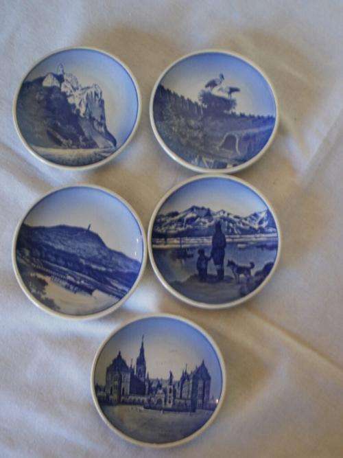 FIVE SMALL ROYAL COPENHAGEN PLATES