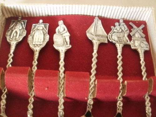 "ROYAL DUTCH SILVERWORKS" BOXED SET OF TEA SPOONS