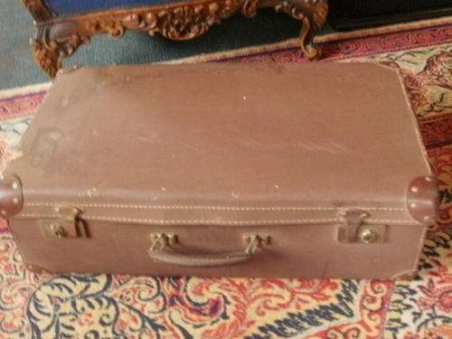 VINTAGE SUIT CASE