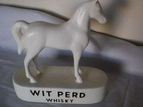 WIT PERD WHISKY/WHITE HORSE SCOTCH WHISKY HORSE