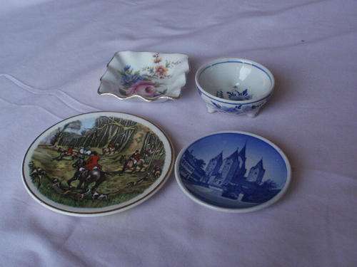 x2 SMALL PLATES, X1 FOLEY PIN DISH, X1 DELFT SALT