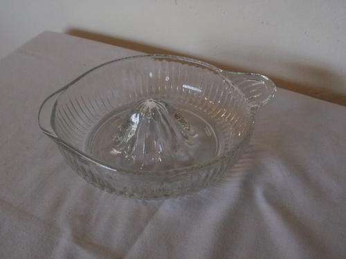 GLASS LEMON JUICER