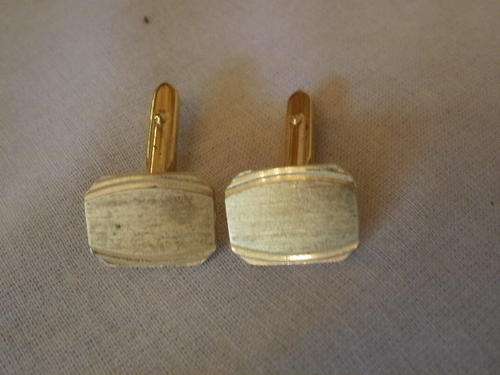 GOLD COLOUR CUFF LINKS (a)