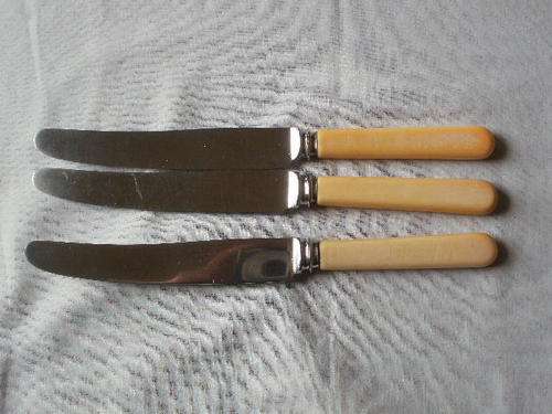 THREE IVORENE HANDLE KNIFE'S