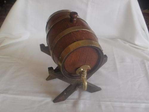 SMALL WINE BARREL ON A STAND