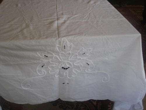 LARGE VINTAGE LINEN TABLE CLOTH