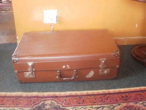 VINTAGE SUITCASE WITH ADJUSTABLE BUCKLE CIRCA 1950
