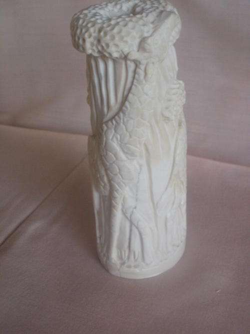 GIRAFFES CARVED OUT OF IVORY(a)
