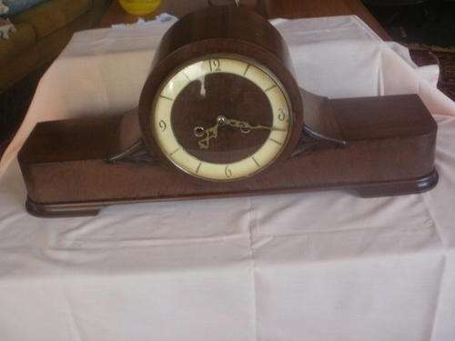 STUNNING MANTEL PIECE CLOCK