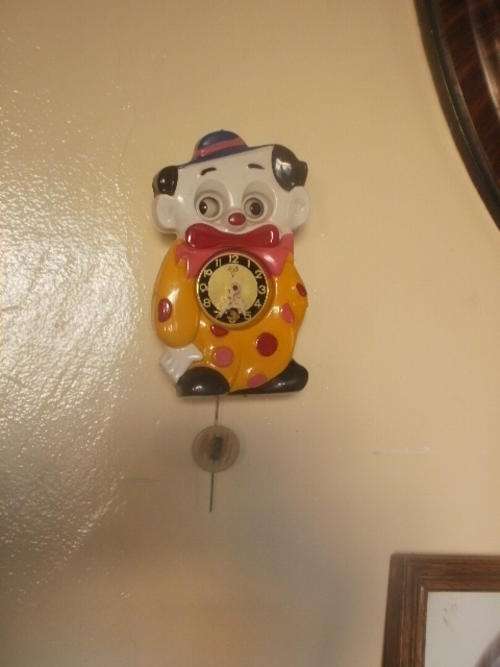 CLOWN CLOCK WITH MOVING EYES