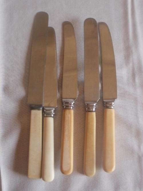 FIVE DIFFERENT IVORENE TABLE KNIFES