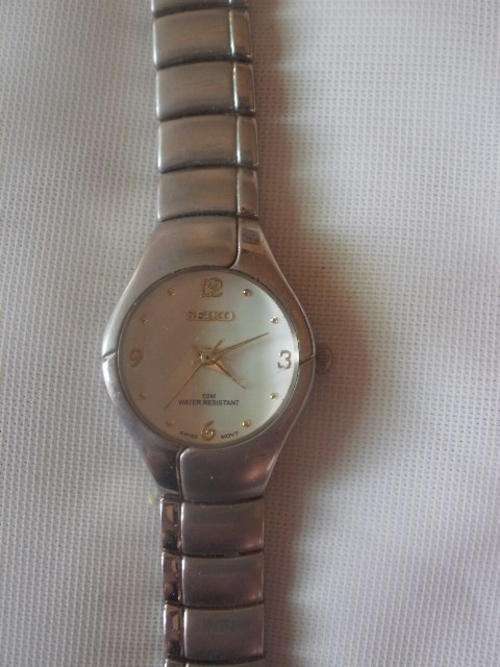LADIES SEIKO QUARTZ WATCH