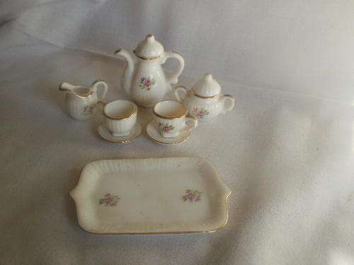 8 PIECE ROSE PATTERN  MINIATURE TEA SET