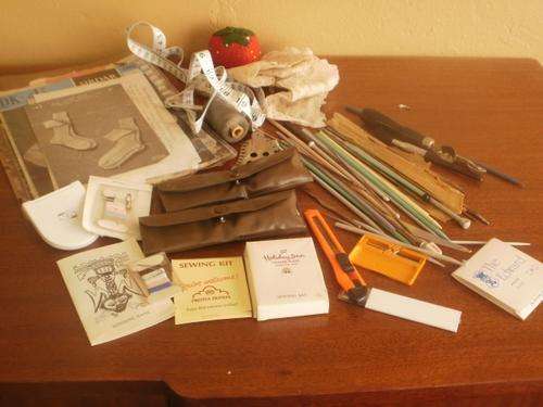 LOT OF KNITTING NEEDLES, PATTERNS & SEWING ITEMS
