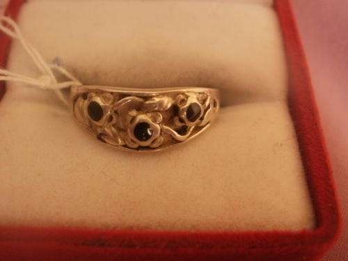 925 SILVER RING WITH THREE ONYX STONES