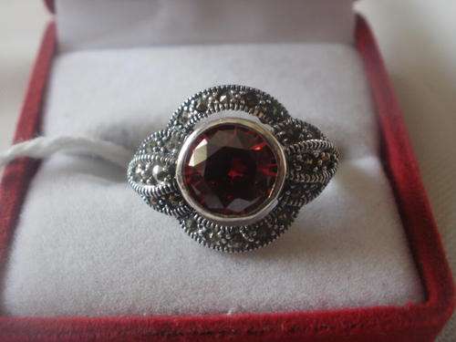 925 SILVER MARCASITE & RED GARNET RING