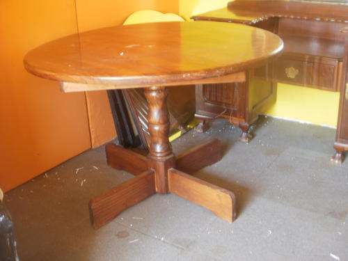 ROUND PINE TABLE