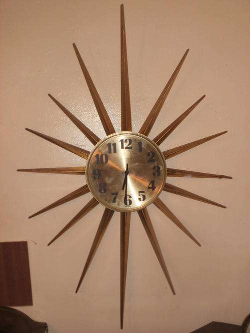 STUNNING RETRO STAR CLOCK