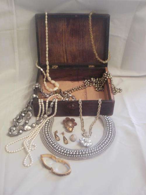 WOODEN JEWELLERY BOX WITH VINTAGE JEWELLERY