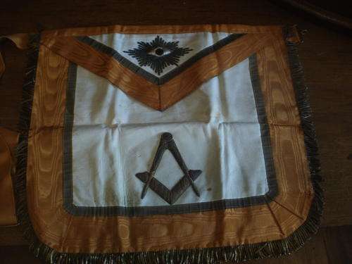 FREE MASONS APRON IN ORIGINAL LEATHER BAG