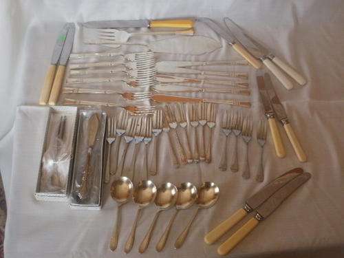 MIXED LOT OF CUTLERY SET'S & SINGLE PIECES