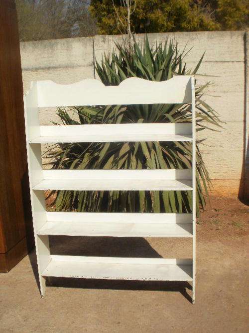 WHITE PAINTED BOOK SHELVE