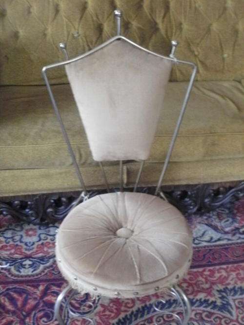 METAL UPHOLSTERED CHAIR