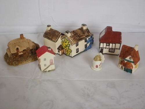 X5 MINIATURE HOUSE MODELS (X1 LILLIPUT LANE)