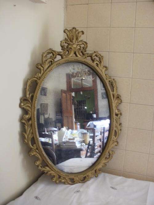 STUNNING ORNATE GOLD OVAL MIRROR
