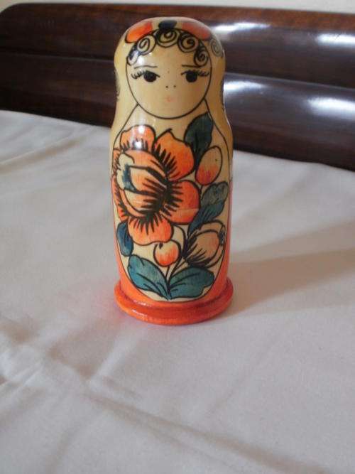 THREE PIECE RUSSIAN DOLL SET