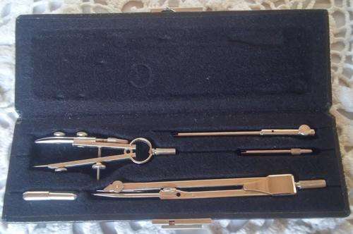 VINTAGE COMPASS SET