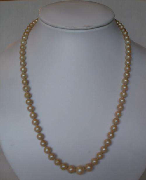 FAUX PEARLS NECKLACE