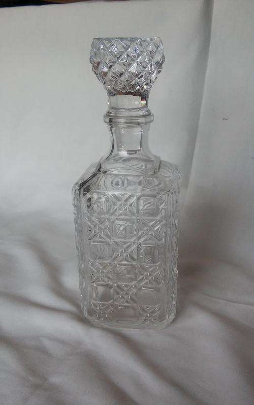 GLASS WHISKEY DECANTER
