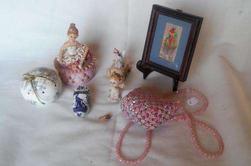 MIXED LOT OF ITEMS. ORNAMENTS ETC....