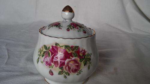 "ROYAL CHINA, ENGLISH ROSE" SUGAR BOWL