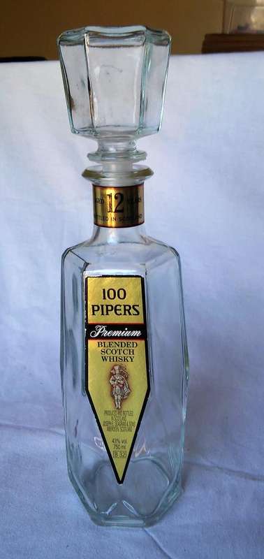 100 PIPERS - 12 YEAR GLASS DECANTER
