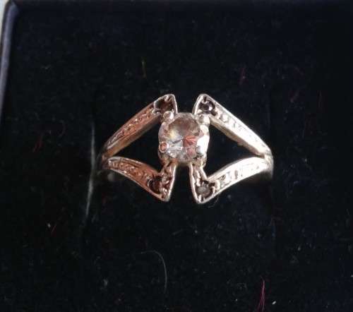 SILVER RING WITH GEM